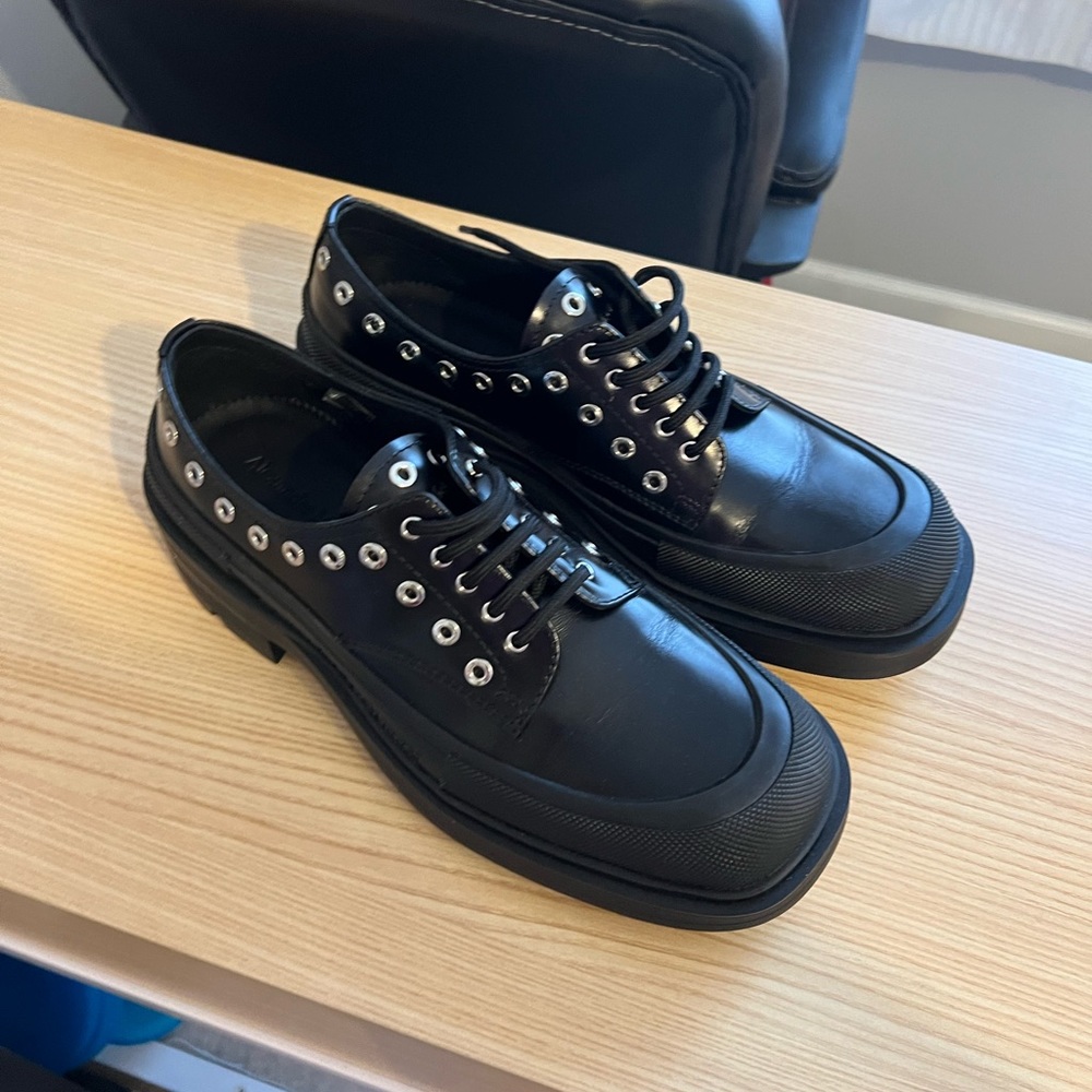 Alexander McQueen Studded Grommet Lace-Up Brogues Shoes 40E - Picture 2 of 7